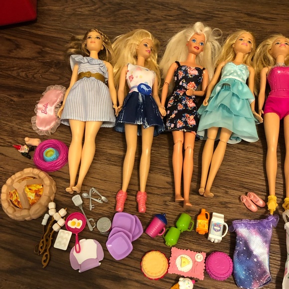 HUGE Barbie lot with 7 dolls, clothes, accessories - Picture 3 of 12